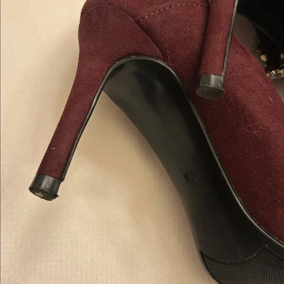 Marc Fisher Burgundy Suede Rhinestone Ankle Strap Heels
Size 6.5 - Picture 9 of 12